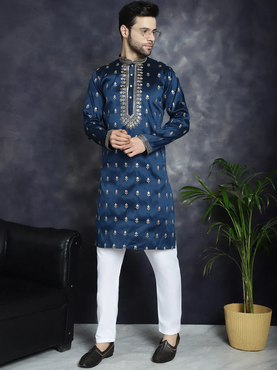 Men's Navy Blue Chikankari Embroidered Kurta With Pyjama - Taantav